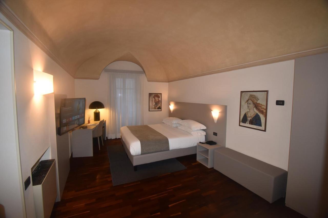 Hotel Boutique Antiche Mura ซาลุซโซ ภายนอก รูปภาพ