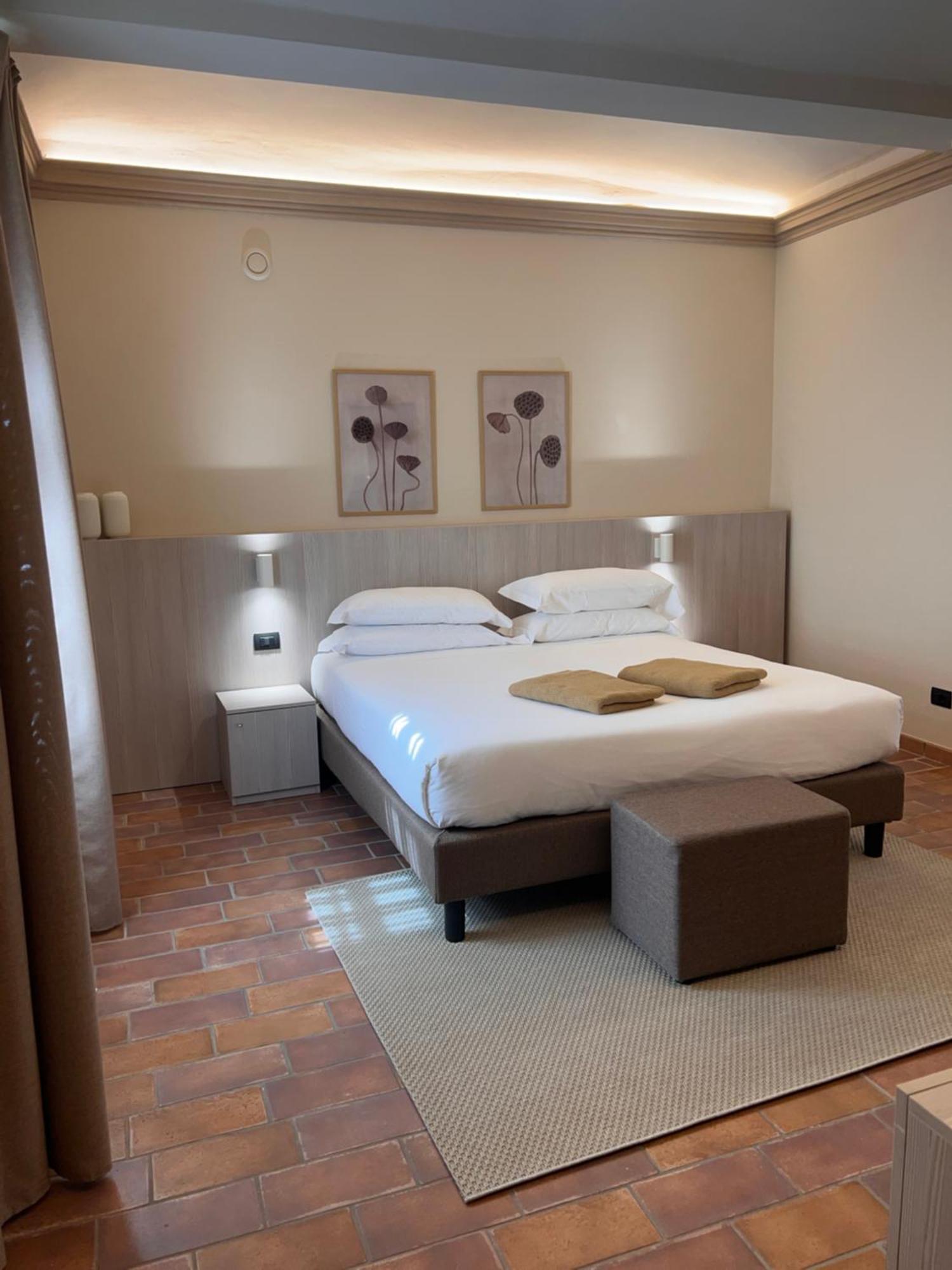 Hotel Boutique Antiche Mura ซาลุซโซ ภายนอก รูปภาพ