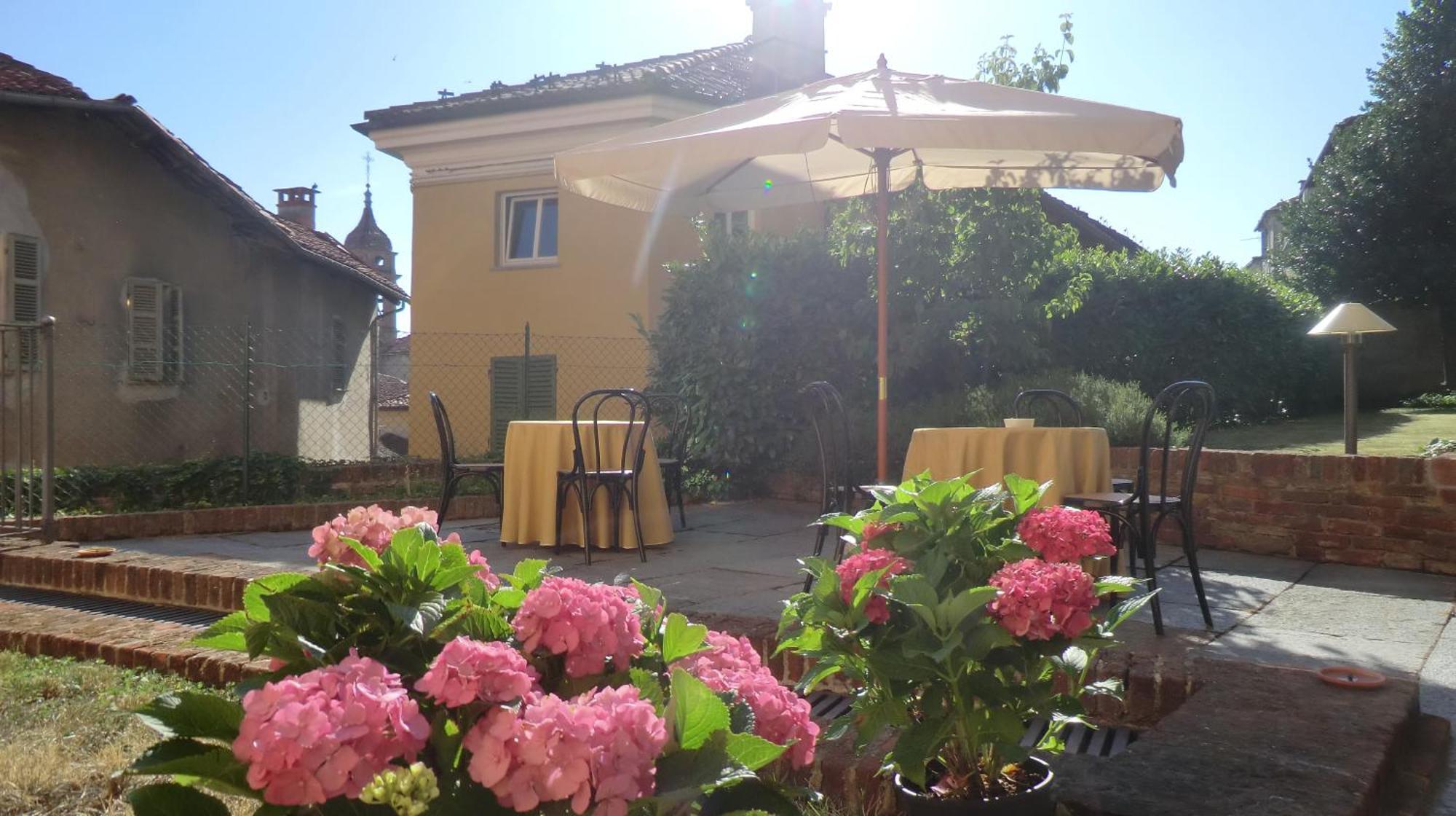 Hotel Boutique Antiche Mura ซาลุซโซ ภายนอก รูปภาพ