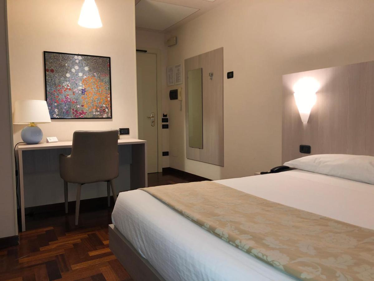 Hotel Boutique Antiche Mura ซาลุซโซ ภายนอก รูปภาพ